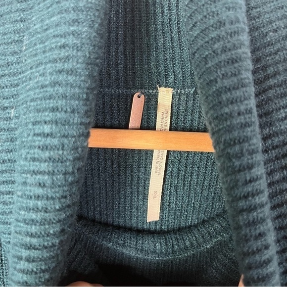 Free People Softly Structured Turtleneck Teal Blue Sweater S - Picture 6 of 6